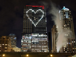 3d обои Окна высотного здания загорелись в виде сердца  любовь