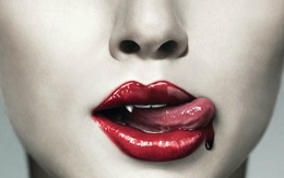 3d обои Красивые губки вампирши, струйка крови  кровь