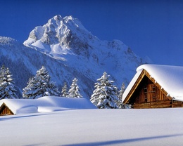 3d обои Засыпанный снегом дом с сарайчиком в горах  снег