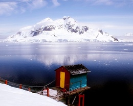 3d обои Дом лодочника где-то в фьордах Норвегии.  снег