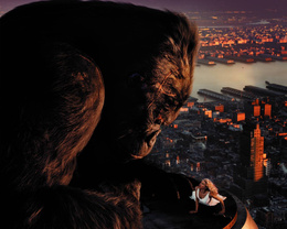 3d обои Кинг-Конг смотрит на Наоми Уоттс на крыше небоскреба из фильма «Кинг-Конг»  обезьяны