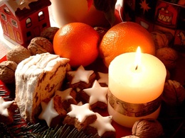 3d обои Игрушечный домик, апельсины, торт и грецкие орехи со свечкой  новый год