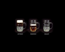 3d обои Три кружки пива, с количеством содержимого, которое определяется надписями под кружками-optimist, pessimist, realist  прикольные