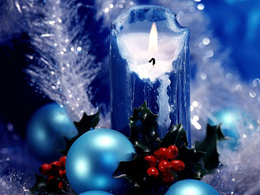 3d обои Синие новогодние шары и свеча  1024х768