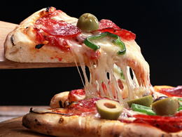 3d обои Пицца с плавленым сыром  1024х768