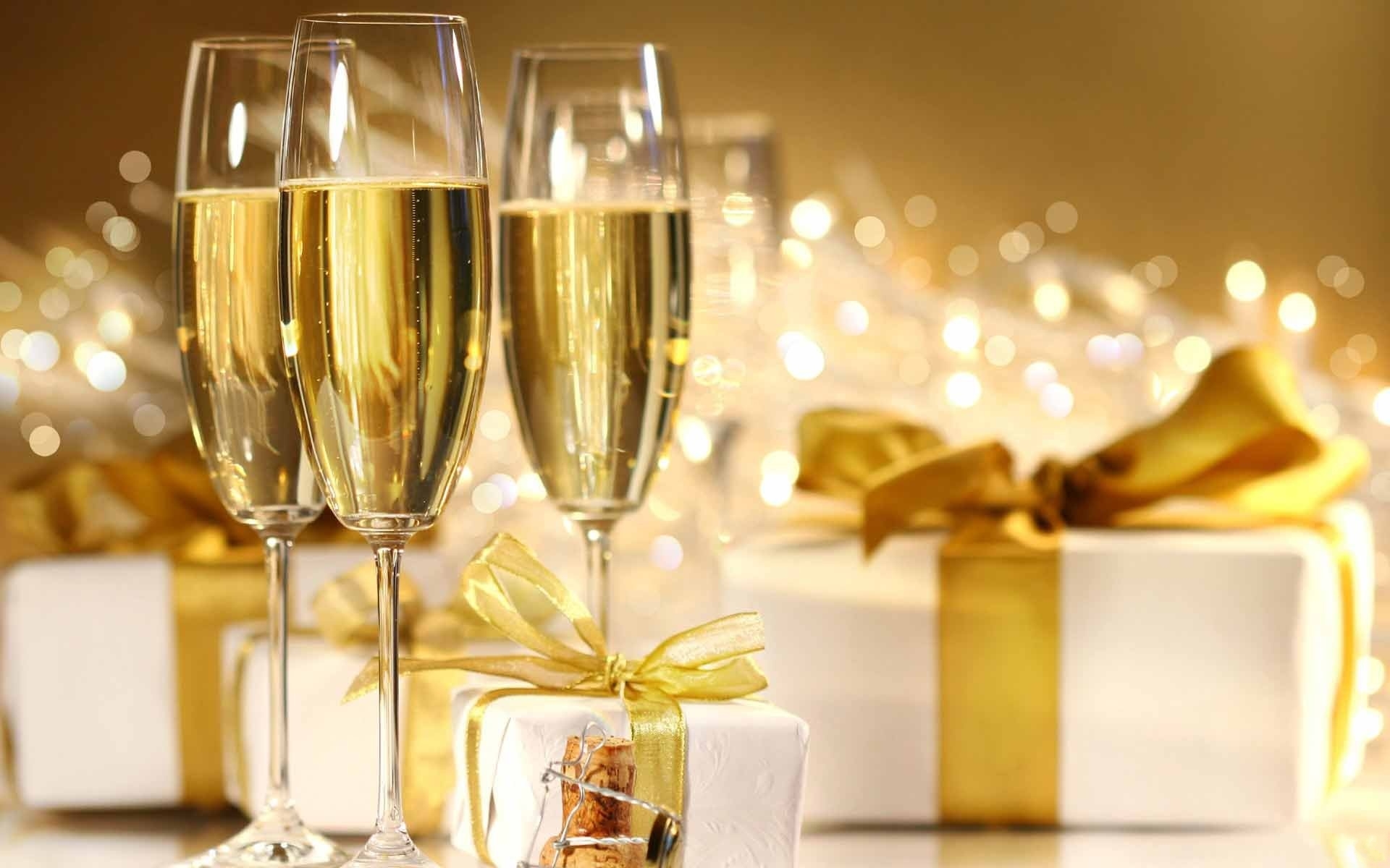 3d обои Бокалы с шампанским и новогодние подарки  новый год # 65489