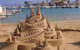 3d обои Песочный замок на пляже  корабли