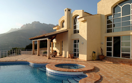 3d обои Красивый современный дом с бассейном у подножья горы  дома