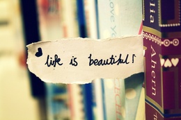 3d обои Листок между книг (Life is beautiful... Ahern)  сердечки