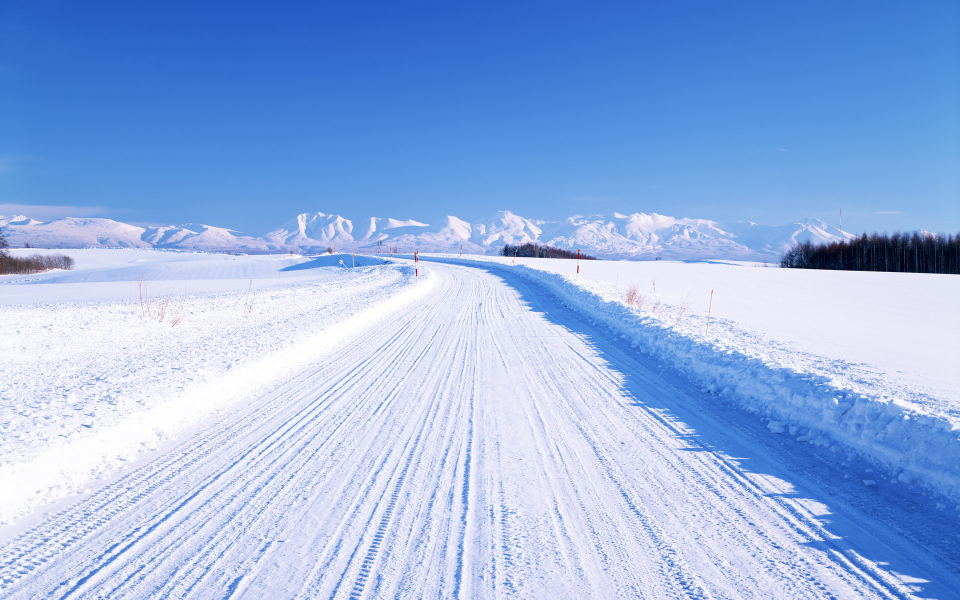 3d обои Снежная дорога ведущая к снежным горам  зима # 40952