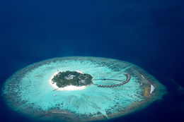 3d обои Вид сверху на маленький островок в океане  2000х1333