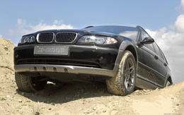 3d обои BMW x-road забрался на гору песка  авто