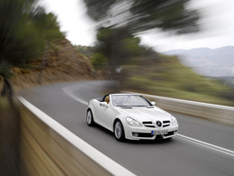 3d обои Mercedes-Benz SLK Facelift мчится по горной дороге  дороги