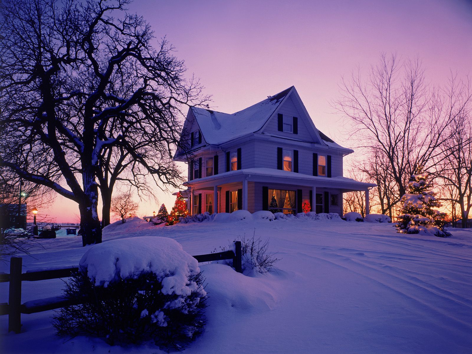3d обои Аккуратненький домик на холме в зимнюю пору...  зима # 40927
