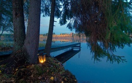 3d обои Тихое озеро, на котором вот-вот наступит вечер  листья