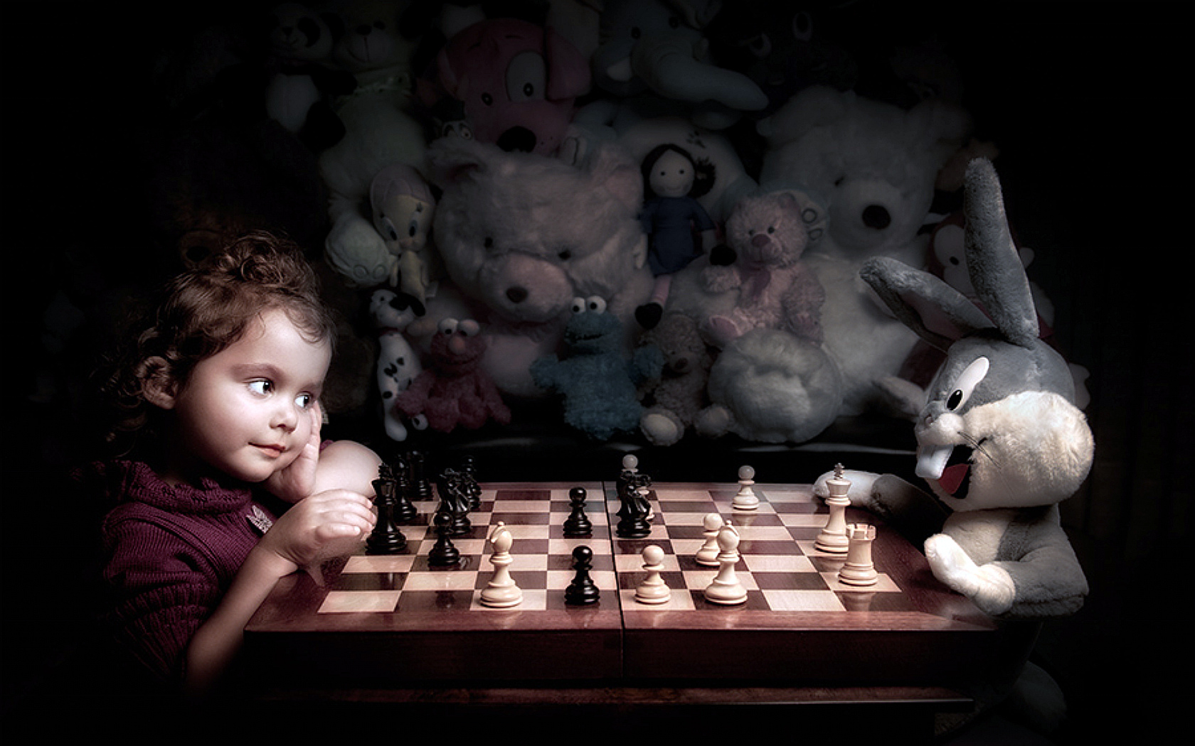 3d обои Девочка играет в шахматы с зайцем, за поединком наблюдают все игрушки  игрушки # 41426