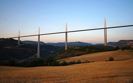 3d обои Мост высоко над холмами  горы