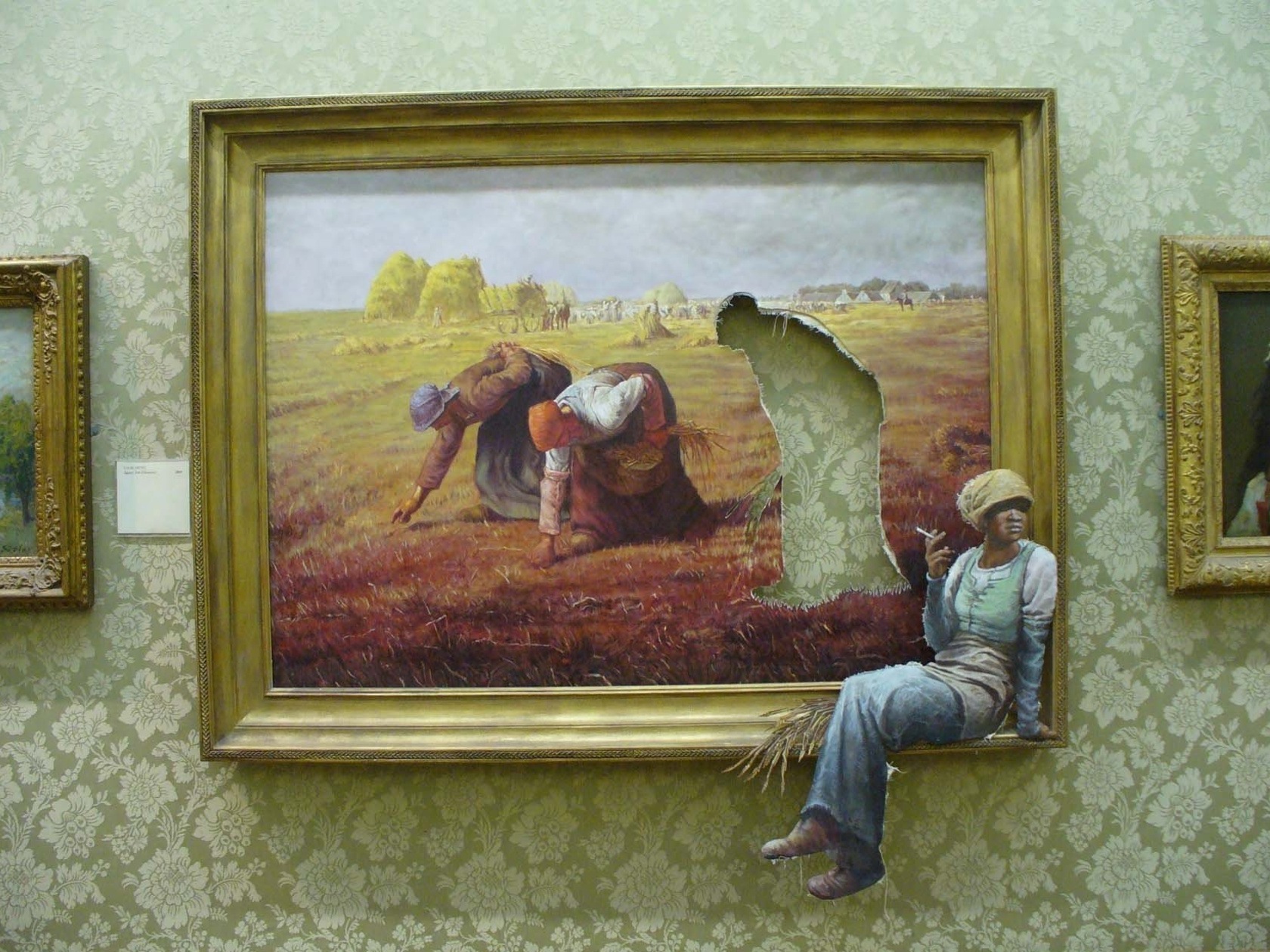 3d обои Женщина, устав на картине собирать урожай, присела на раму перекурить, Картина Перекур © Banksy  дым # 36121