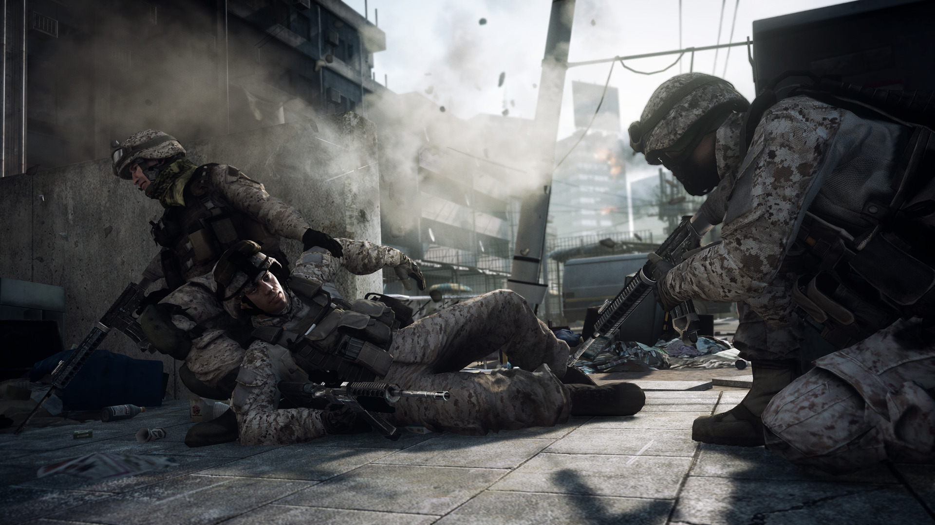 3d обои Американские солдаты в игре Battlefield 3 (Бэтлфилд 3) тащат раненного  дым # 36116