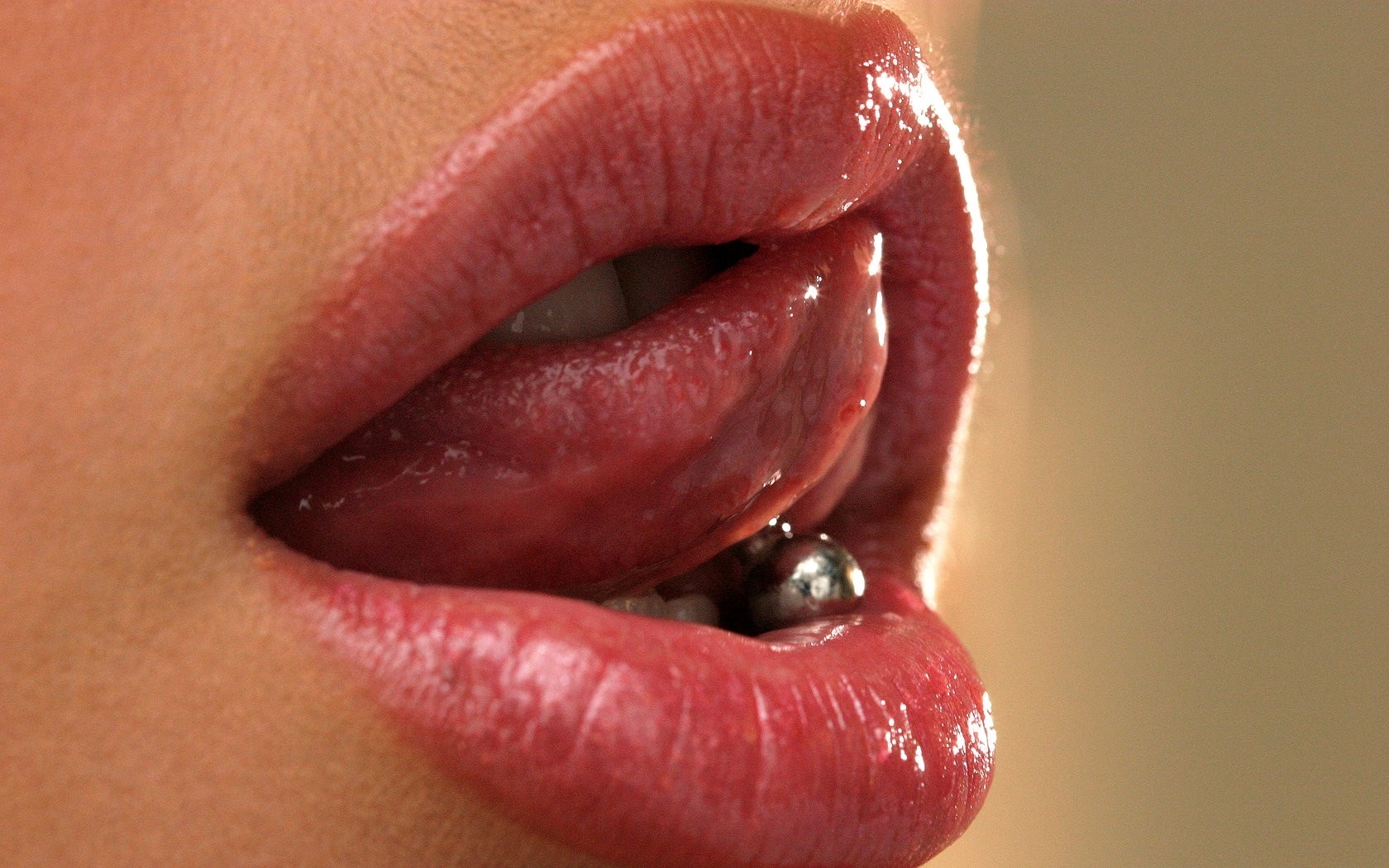 3d обои Пирсинг на языке в женском ротике  губы # 26561