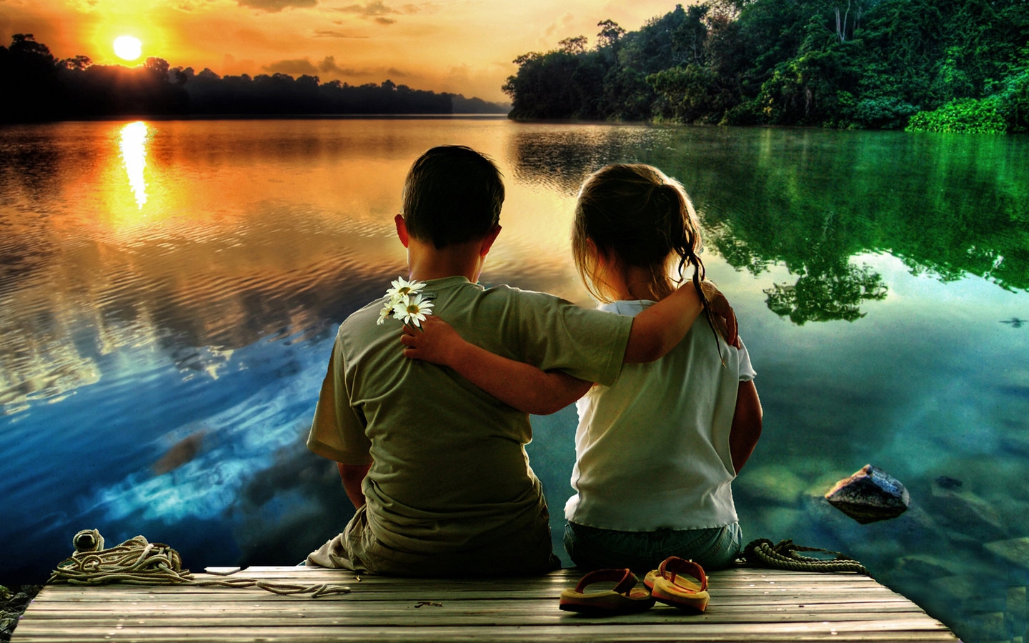 3d обои Девочка с мальчиком сидят на причале и смотрят на закат солнца  лес # 49527