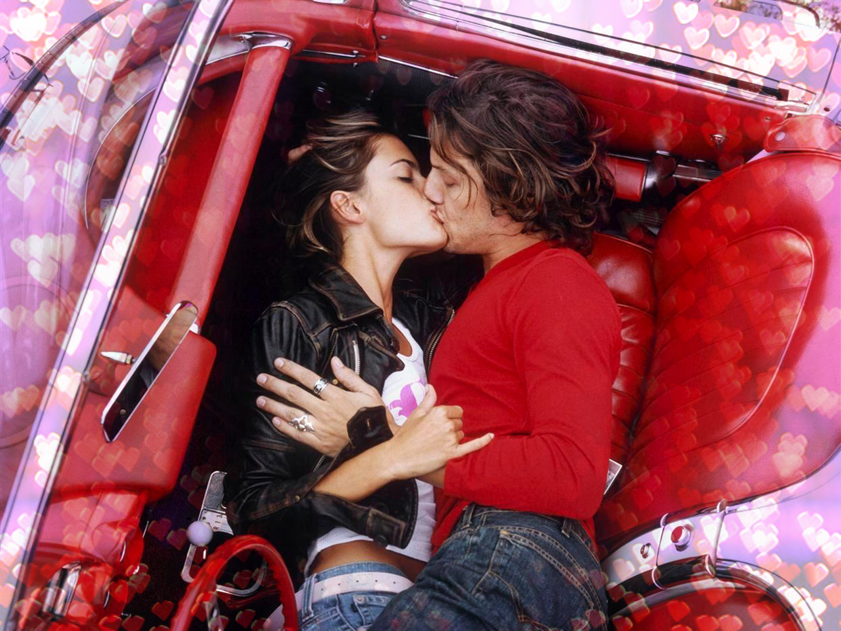 3d обои Пара целуется в машине  сердечки # 79819