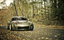 3d обои Nissan 350z фотография на лесной дороге.  авто
