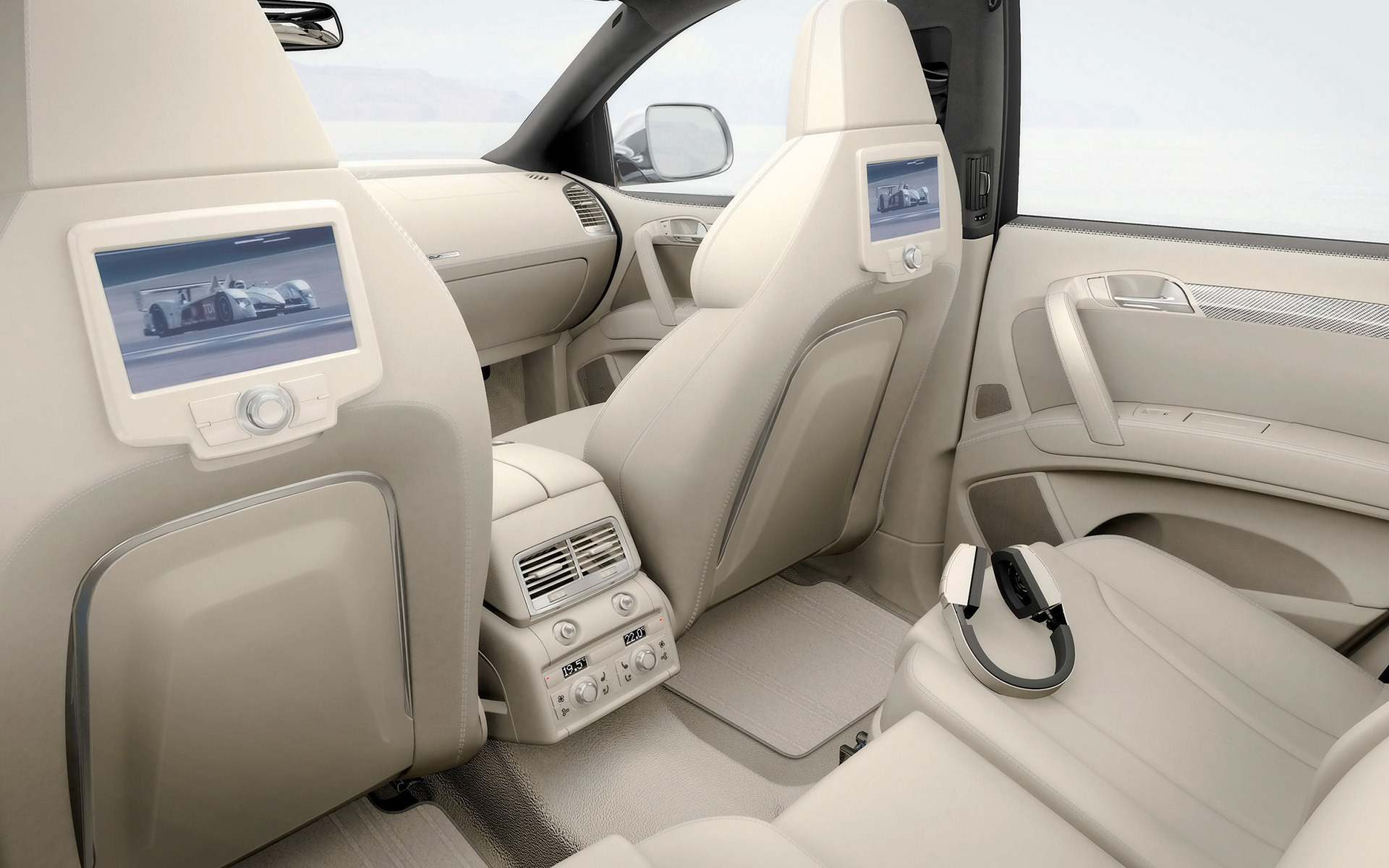 3d обои Белый кожаный салон современного автомобиля, в кресла встроены небольшие экраны, на сидении лежат наушники  техника # 82985