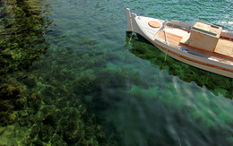 3d обои Лодка в прозрачных водах  1440х900