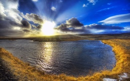 3d обои Красивое озеро под голубым небом  солнце