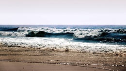 3d обои Волны синего моря бьются о берег  море