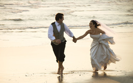 3d обои Жених с невестой, свадьба на берегу моря  море