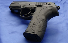 3d обои Черный пистолет (Beretta)  1440х900