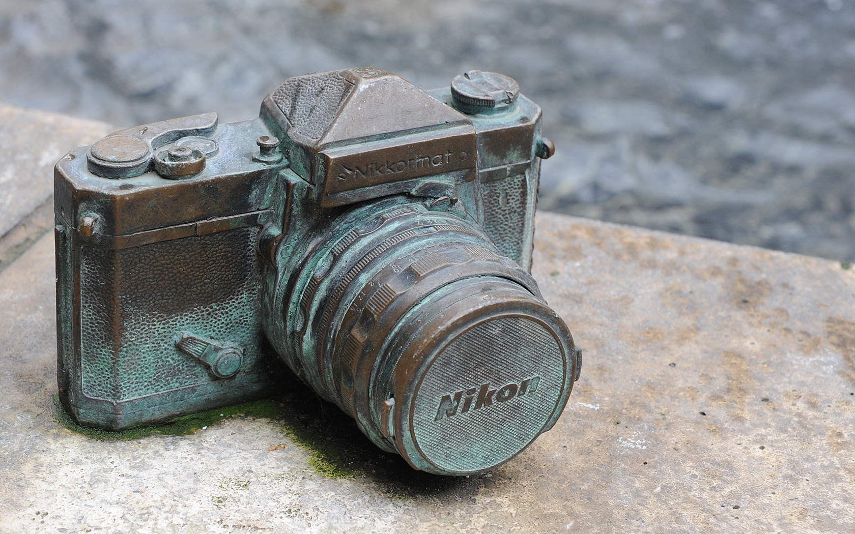 3d обои Доисторический фотоаппарат Nikon (Nikkormat)  бренд # 21026