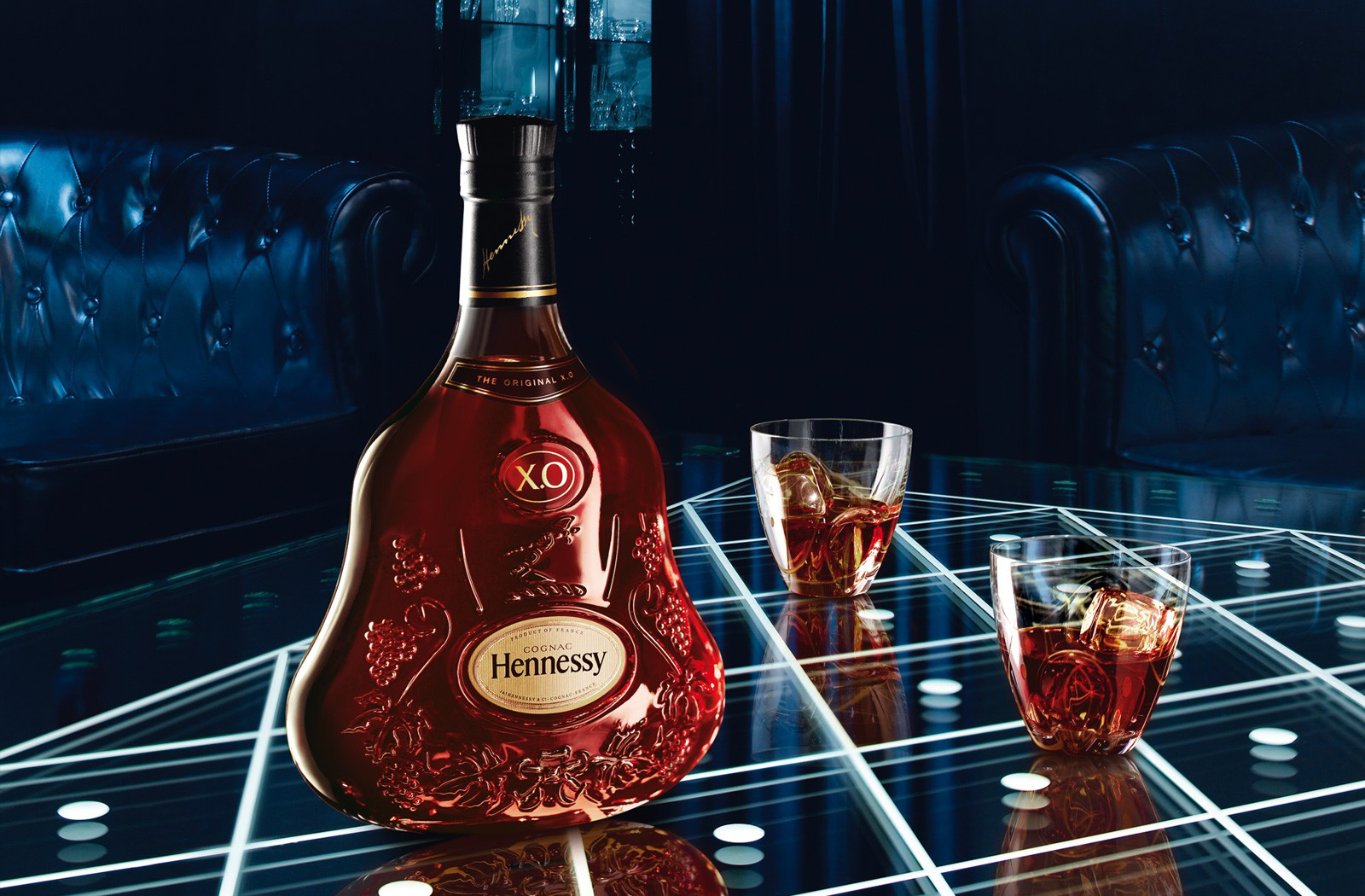 3d обои Cognac Hennessy / Коньяк Хеннесси разлитый по рюмкам  бренд # 21024
