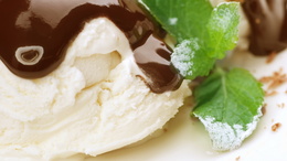 3d обои Мороженное с шоколадом и листами мяты  макро