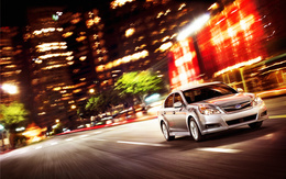 3d обои Subaru Legacy в ночном городе  дороги