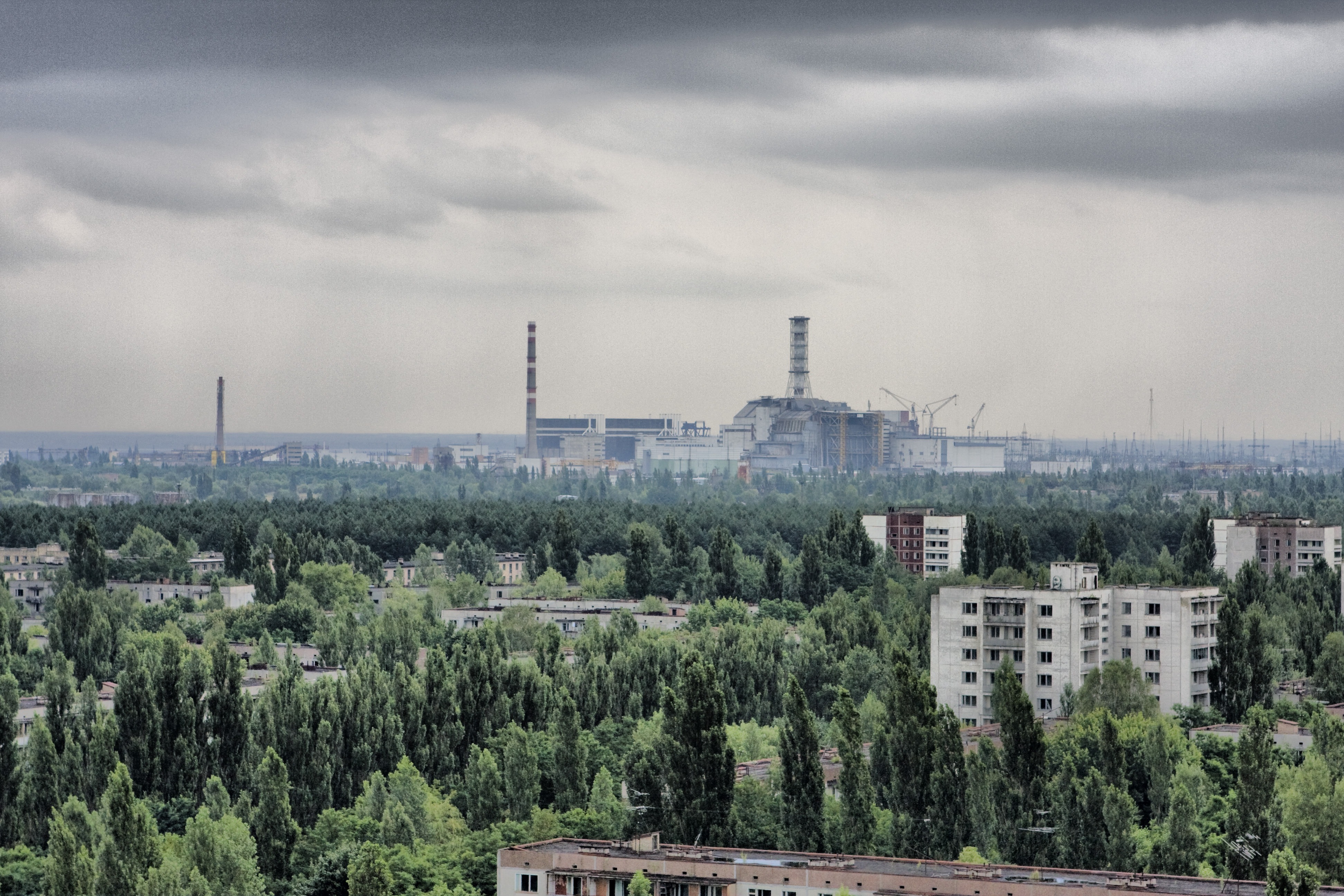 3d обои Город Припять с видом на ЧАЭС (Чернобыль атомная станция)  3888х2592 # 17396