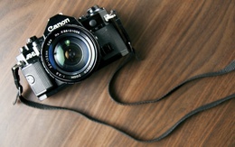 3d обои Фотоаппарат Кэнон / Canon на полу  техника