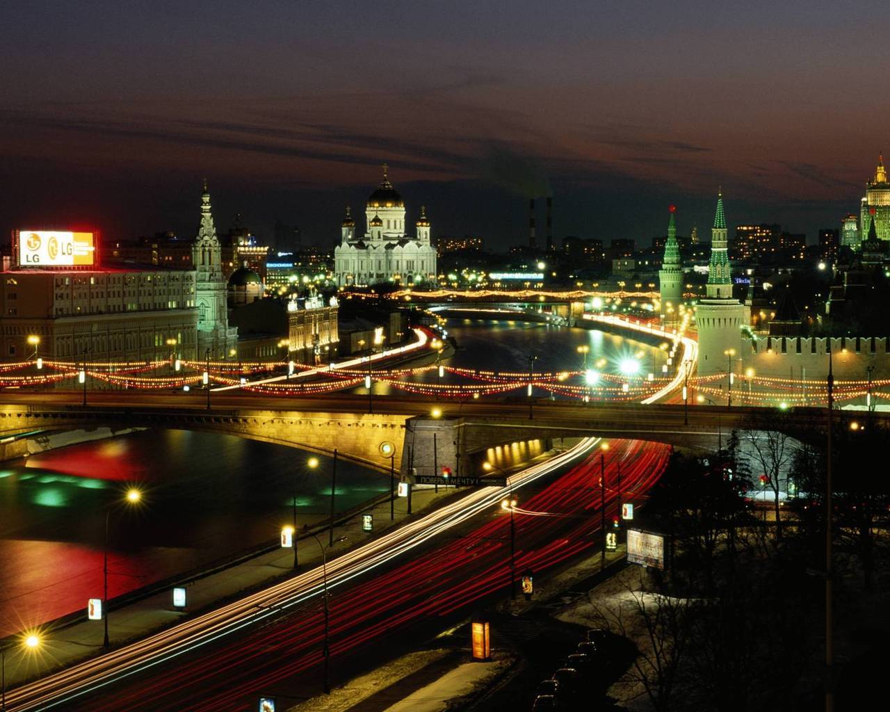 3d обои Ночная Москва, вид на кремль, храм Христа спасителя и на Москву реку  ночь # 67500