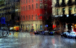 3d обои Дождь льет на город за стеклом  авто