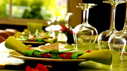 3d обои Красивая сервировка стола в салатовых тонах  интерьер
