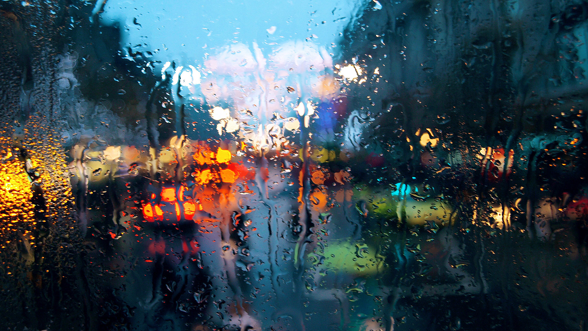 3d обои Красивые и лиричные капли дождя на стекле. Дождь за стеклом. Яркая и пронзительная фотография дождя  город # 24241
