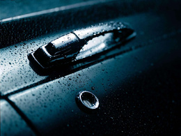 3d обои Капли дождя на ручке автомобиля  макро