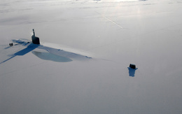 3d обои Замерзшая подводная лодка  снег