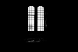 3d обои Окно из черной комнаты  черно-белые