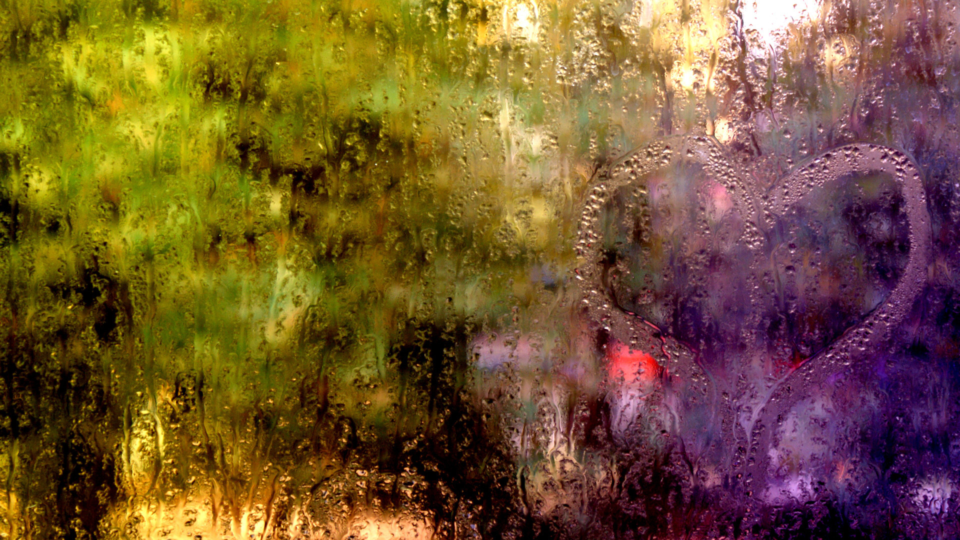 3d обои На оконном стекле, покрытом каплями дождя, нарисовано сердечко  дождь # 34350