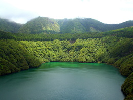 3d обои Озеро в горах  горы
