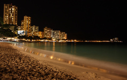 3d обои Пляж и огни ночного города  море