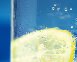 3d обои Лимон в запотевшем стакане  вода